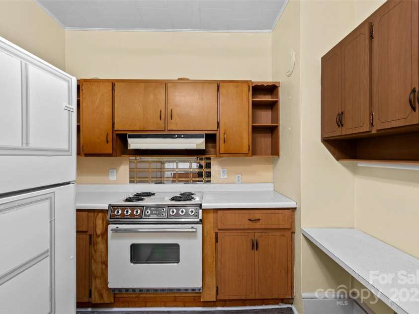 23 & 25 Oteen Park Place, Asheville, NC 28805.  MLS# CAR4287838, YatesRealty ID 29157. Here's another view of the kitchen in unit 25.