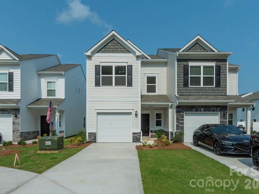 5617 Ringneck Road, Charlotte, NC 28216.  MLS# CAR4363350, YatesRealty ID 29157. Front Exterior