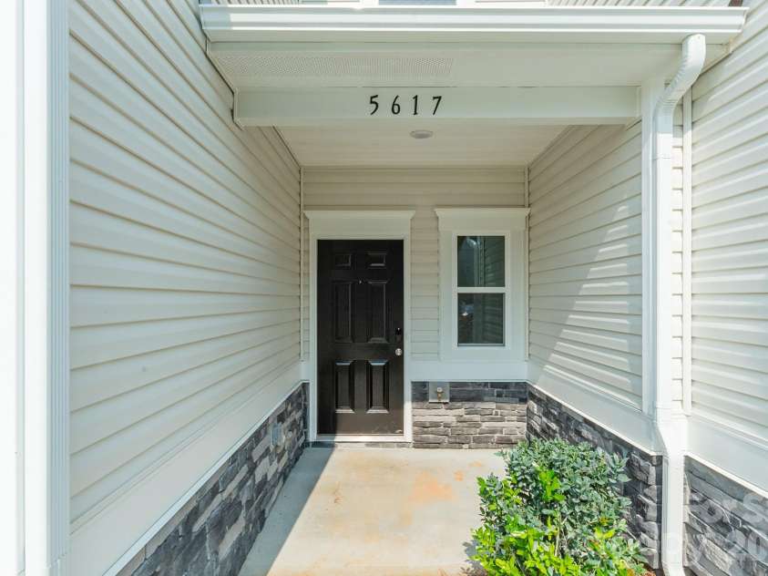 5617 Ringneck Road, Charlotte, NC 28216.  MLS# CAR4363350, YatesRealty ID 29157. Front Exterior