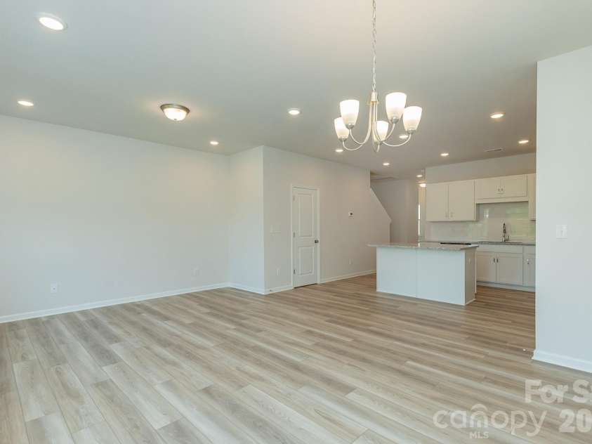 5617 Ringneck Road, Charlotte, NC 28216.  MLS# CAR4363350, YatesRealty ID 29157. Living/Dinning