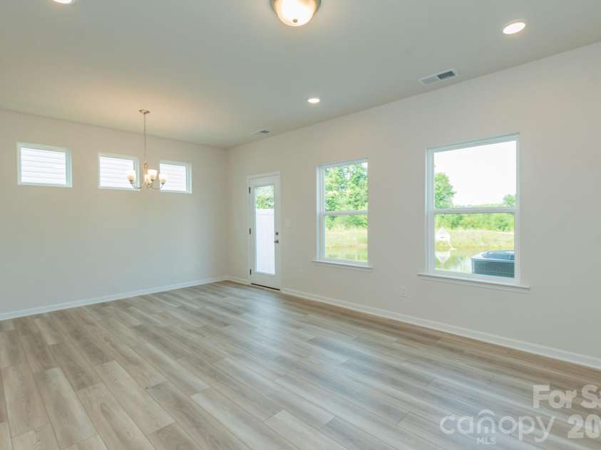 5617 Ringneck Road, Charlotte, NC 28216.  MLS# CAR4363350, YatesRealty ID 29157. Living/Dinning