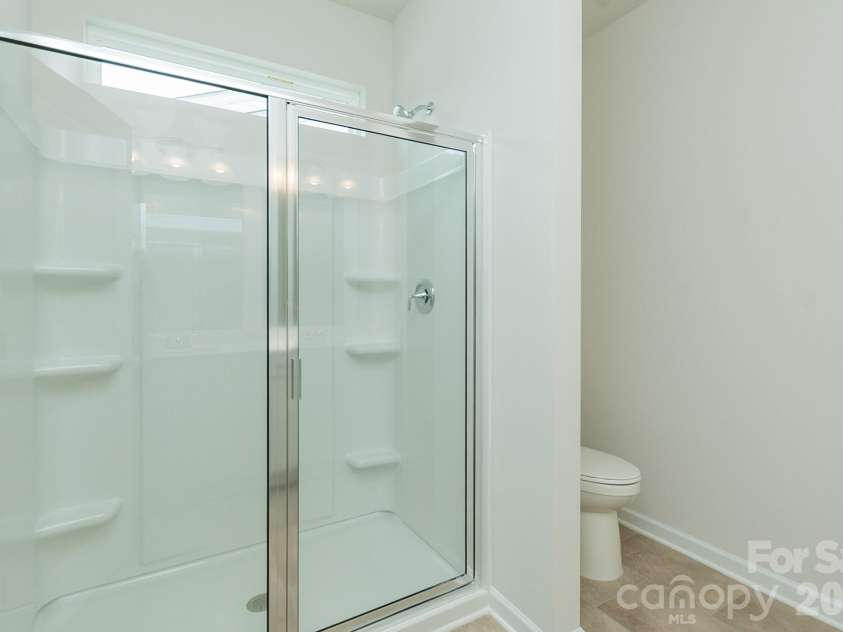 5617 Ringneck Road, Charlotte, NC 28216.  MLS# CAR4363350, YatesRealty ID 29157. Primary Bath