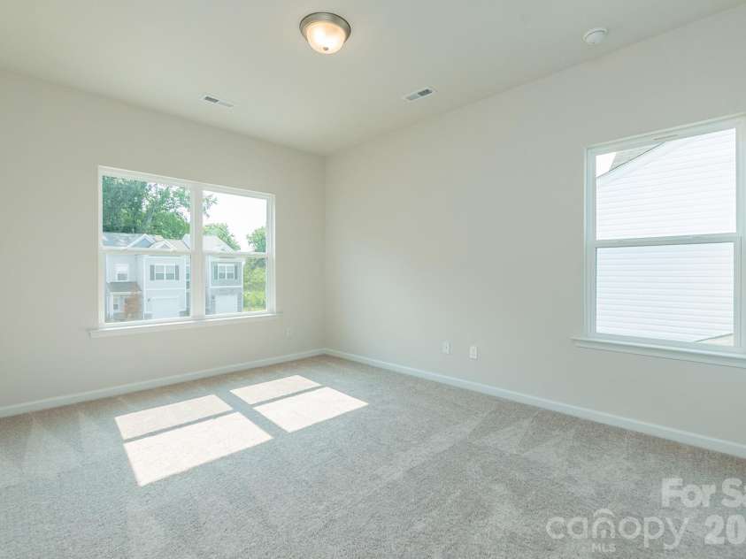 5617 Ringneck Road, Charlotte, NC 28216.  MLS# CAR4363350, YatesRealty ID 29157. Primary Bedroom
