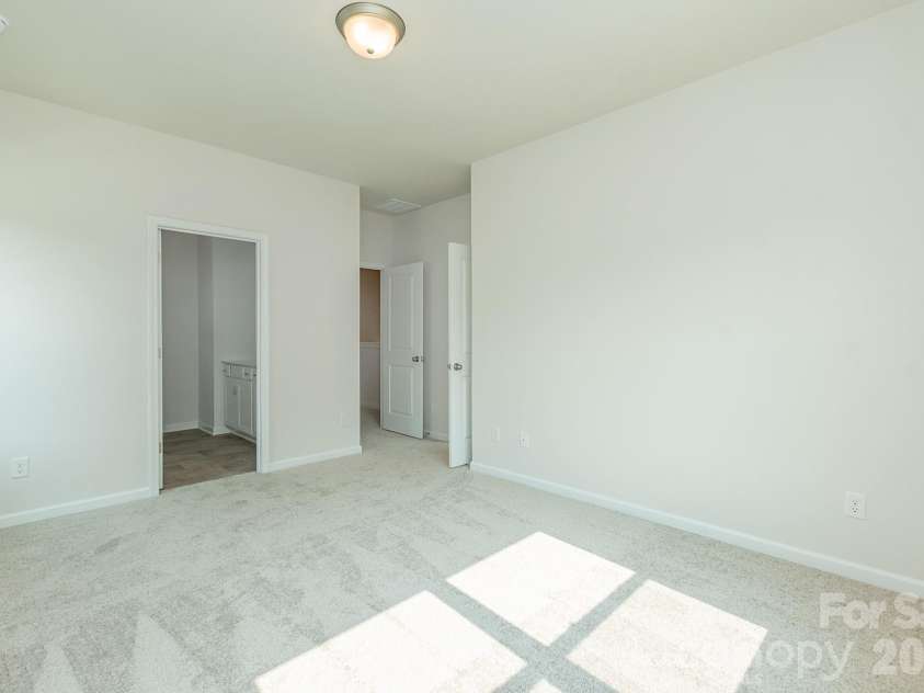 5617 Ringneck Road, Charlotte, NC 28216.  MLS# CAR4363350, YatesRealty ID 29157. Primary Bedroom