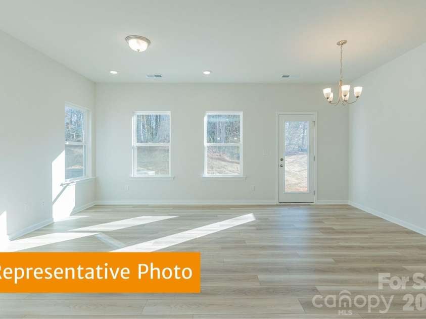 5617 Ringneck Road, Charlotte, NC 28216.  MLS# CAR4363350, YatesRealty ID 29157. Rutledge Family Room and Dining