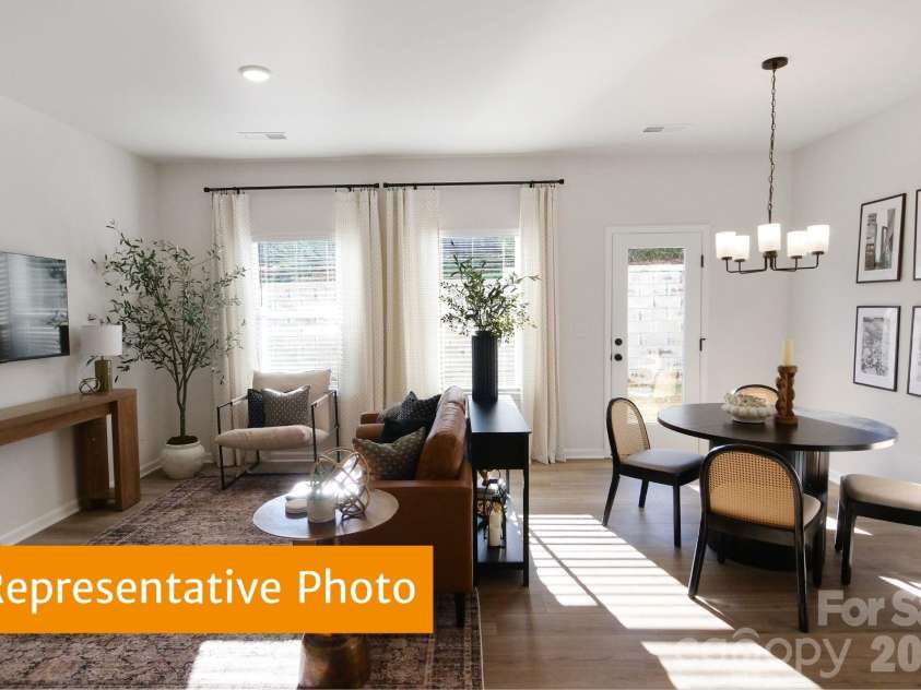 5617 Ringneck Road, Charlotte, NC 28216.  MLS# CAR4363350, YatesRealty ID 29157. Rutledge Family Room and Dining