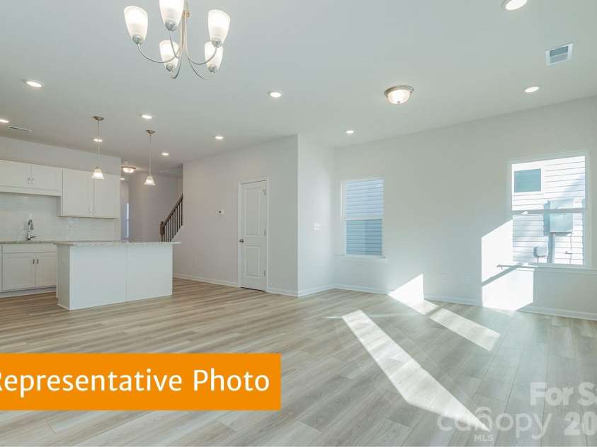 5617 Ringneck Road, Charlotte, NC 28216.  MLS# CAR4363350, YatesRealty ID 29157. Rutledge Family Room and Dining