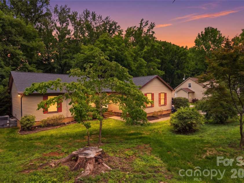 7225 Leesburg Road, Charlotte, NC 28215.  MLS# CAR4389334, YatesRealty ID 29158. 