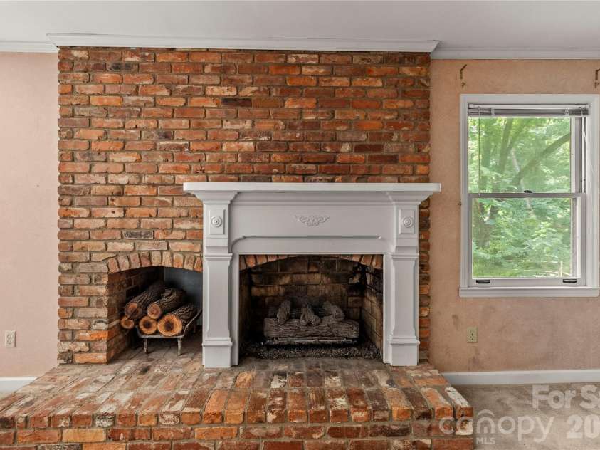 7225 Leesburg Road, Charlotte, NC 28215.  MLS# CAR4389334, YatesRealty ID 29158. 