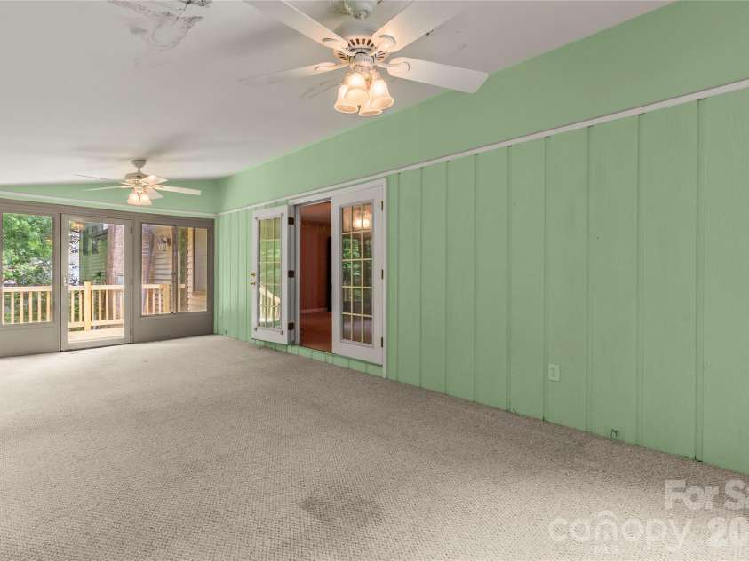 7225 Leesburg Road, Charlotte, NC 28215.  MLS# CAR4389334, YatesRealty ID 29158. 