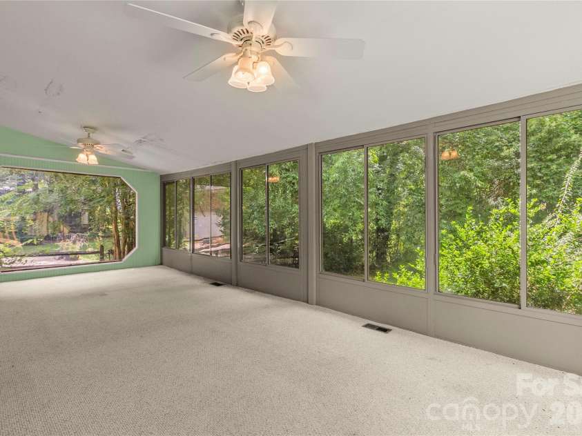 7225 Leesburg Road, Charlotte, NC 28215.  MLS# CAR4389334, YatesRealty ID 29158. 