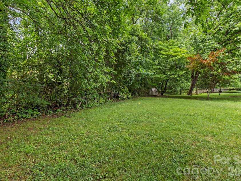 7225 Leesburg Road, Charlotte, NC 28215.  MLS# CAR4389334, YatesRealty ID 29158. 
