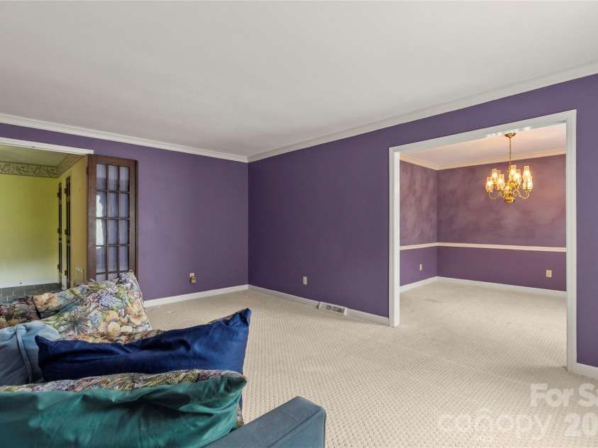 7225 Leesburg Road, Charlotte, NC 28215.  MLS# CAR4389334, YatesRealty ID 29158. Formal Sitting Room