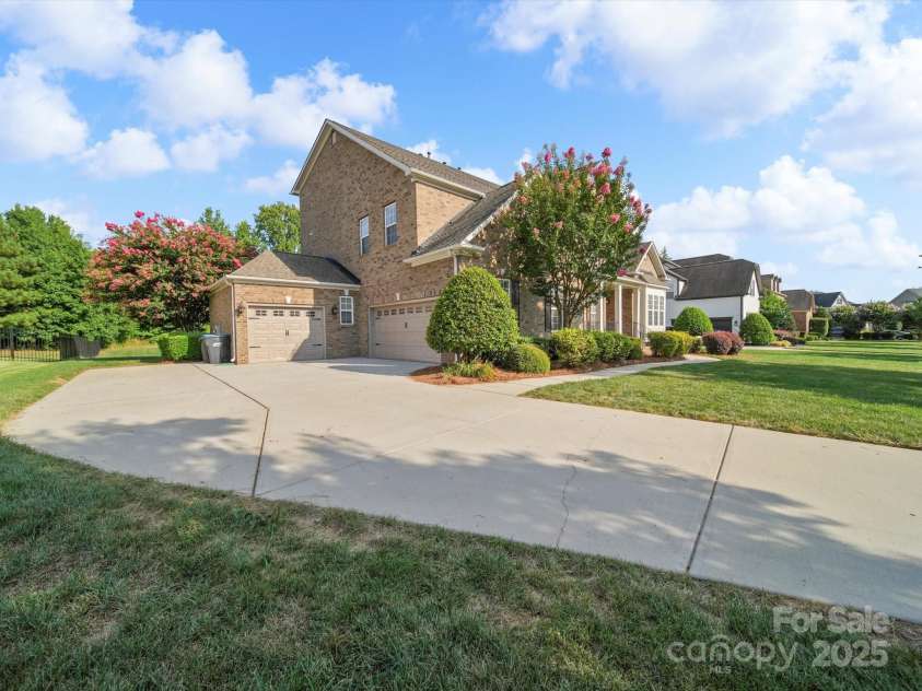 1317 Wynhurst Drive, Waxhaw, NC 28173.  MLS# CAR4284825, YatesRealty ID 29159. 