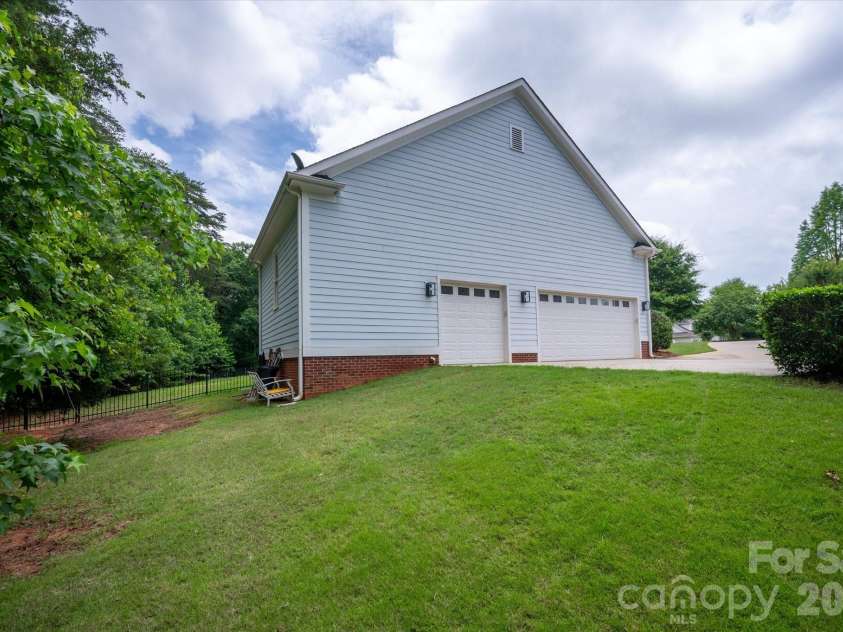 5752 Morris Hunt Drive, Fort Mill, SC 29708.  MLS# CAR4383957, YatesRealty ID 29159. 