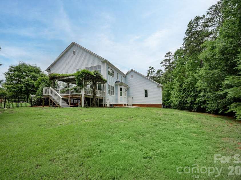 5752 Morris Hunt Drive, Fort Mill, SC 29708.  MLS# CAR4383957, YatesRealty ID 29159. 