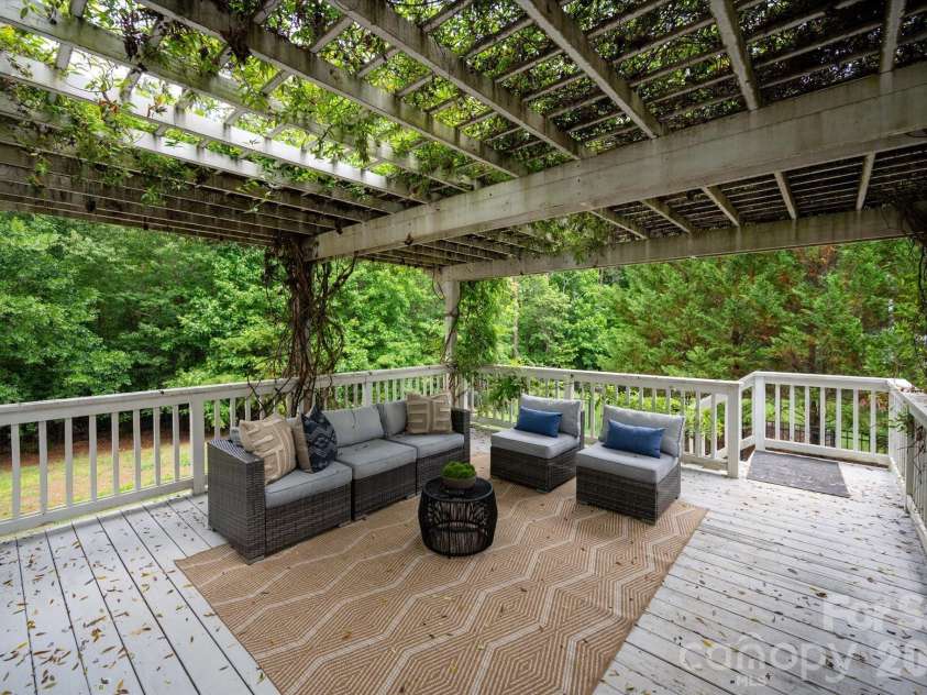5752 Morris Hunt Drive, Fort Mill, SC 29708.  MLS# CAR4383957, YatesRealty ID 29159. 