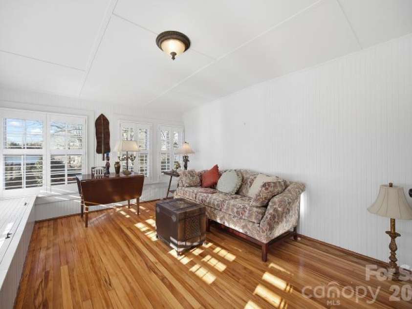 15 Kings Mountain Street, York, SC 29745.  MLS# CAR4336422, YatesRealty ID 2916. 5th bedroom/ Office