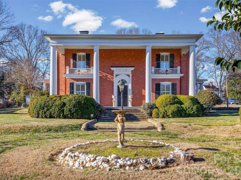 15 Kings Mountain Street, York, SC 29745.  MLS# CAR4336422, YatesRealty ID 2916. 