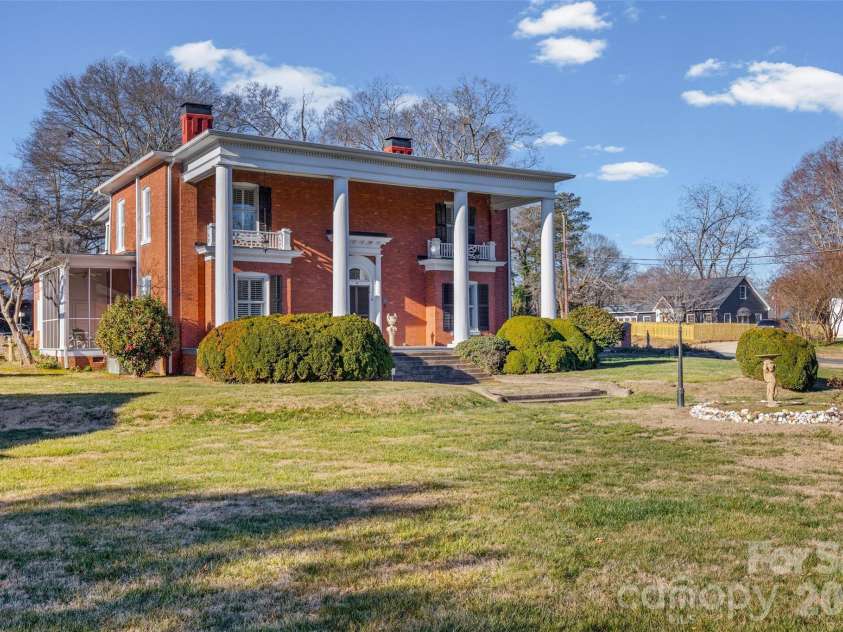 15 Kings Mountain Street, York, SC 29745.  MLS# CAR4336422, YatesRealty ID 2916. 