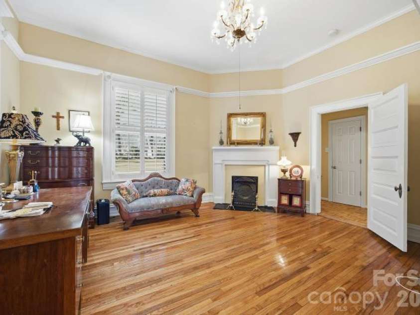 15 Kings Mountain Street, York, SC 29745.  MLS# CAR4336422, YatesRealty ID 2916. Primary Downstairs Bedroom