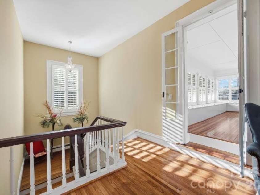 15 Kings Mountain Street, York, SC 29745.  MLS# CAR4336422, YatesRealty ID 2916. Upstairs hallway