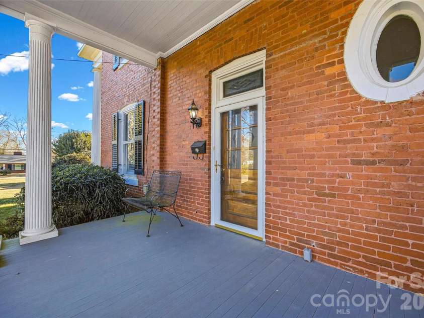 15 Kings Mountain Street, York, SC 29745.  MLS# CAR4336422, YatesRealty ID 2916. Wright Ave Side Entrance