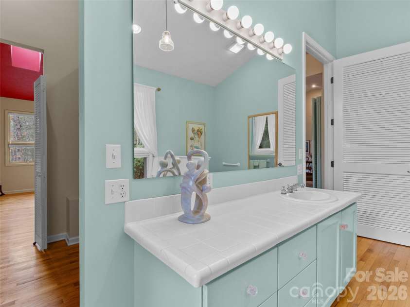 203 Heathcote Road, Hendersonville, NC 28791.  MLS# CAR4350178, YatesRealty ID 2916. 