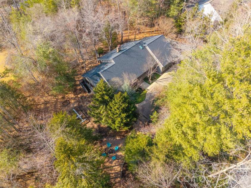 203 Heathcote Road, Hendersonville, NC 28791.  MLS# CAR4350178, YatesRealty ID 2916. 