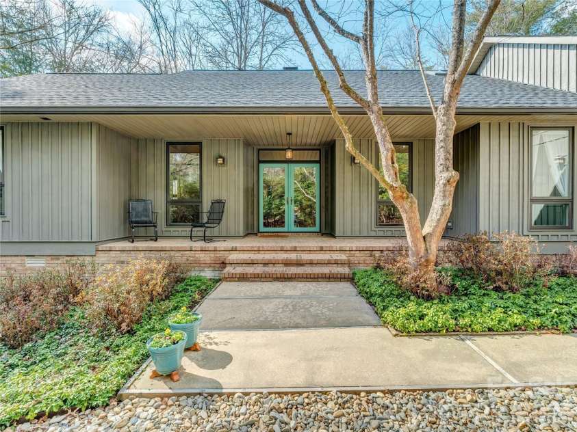 203 Heathcote Road, Hendersonville, NC 28791.  MLS# CAR4350178, YatesRealty ID 2916. Front Porch