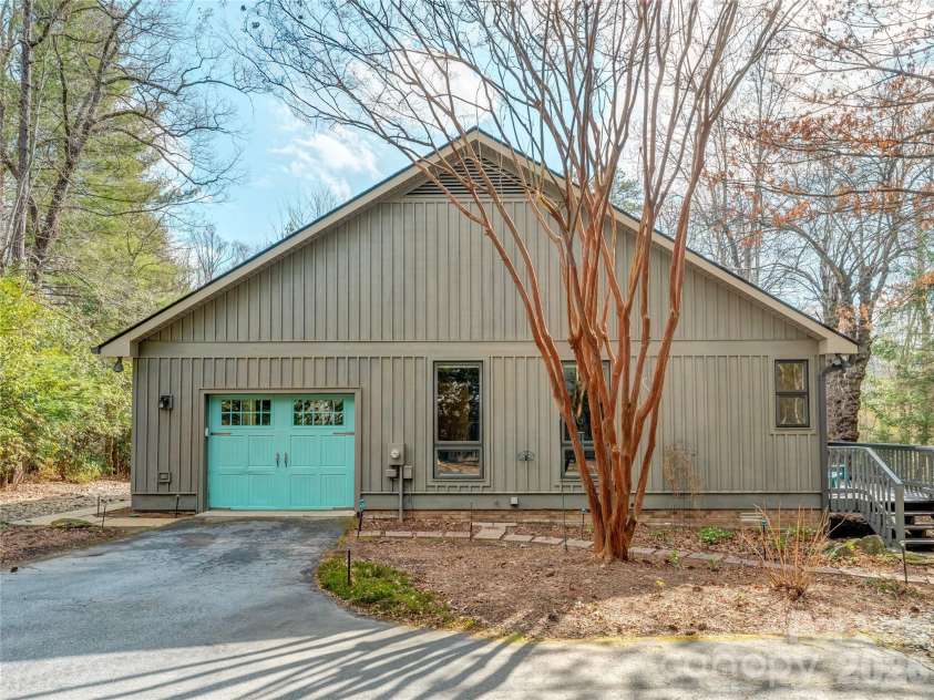 203 Heathcote Road, Hendersonville, NC 28791.  MLS# CAR4350178, YatesRealty ID 2916. Garage