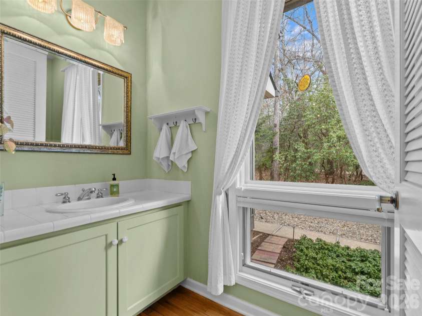 203 Heathcote Road, Hendersonville, NC 28791.  MLS# CAR4350178, YatesRealty ID 2916. Half Bath