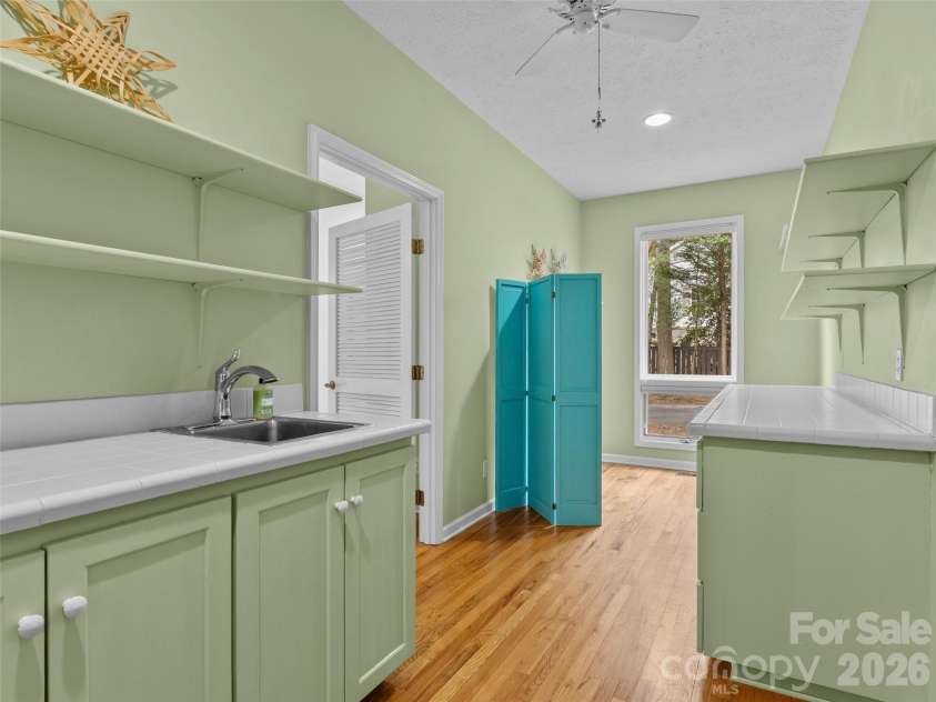 203 Heathcote Road, Hendersonville, NC 28791.  MLS# CAR4350178, YatesRealty ID 2916. Mudroom