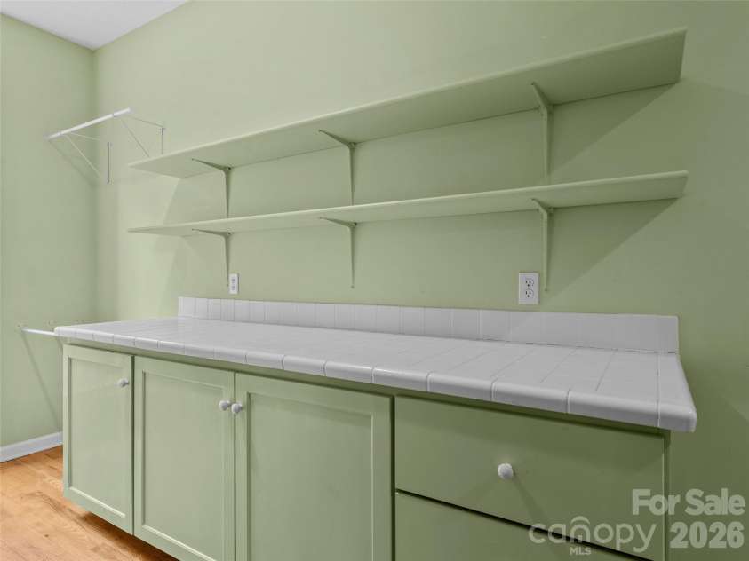 203 Heathcote Road, Hendersonville, NC 28791.  MLS# CAR4350178, YatesRealty ID 2916. Mudroom with Laundry hook up