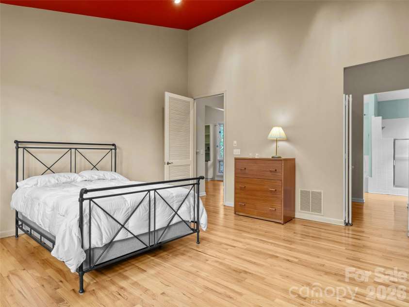 203 Heathcote Road, Hendersonville, NC 28791.  MLS# CAR4350178, YatesRealty ID 2916. Primary Suite