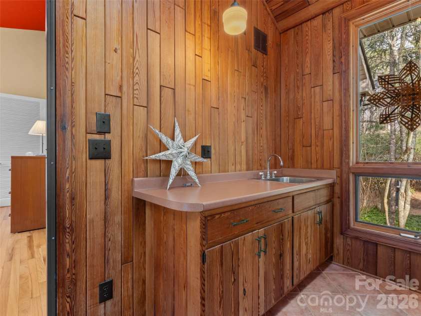 203 Heathcote Road, Hendersonville, NC 28791.  MLS# CAR4350178, YatesRealty ID 2916. Sink