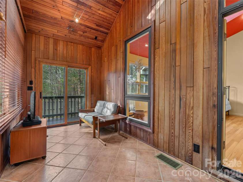 203 Heathcote Road, Hendersonville, NC 28791.  MLS# CAR4350178, YatesRealty ID 2916. Sunroom/ Artisit studio