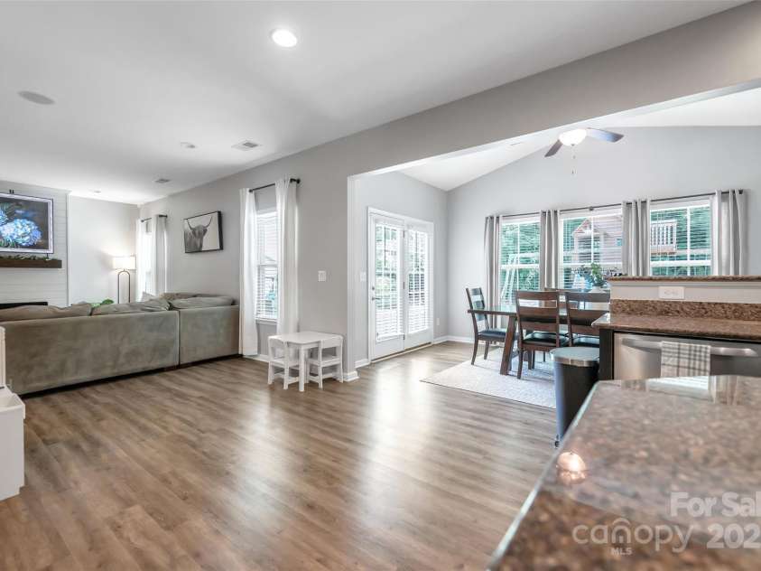 725 Rosegate Drive, Gastonia, NC 28056.  MLS# CAR4279546, YatesRealty ID 29160. 