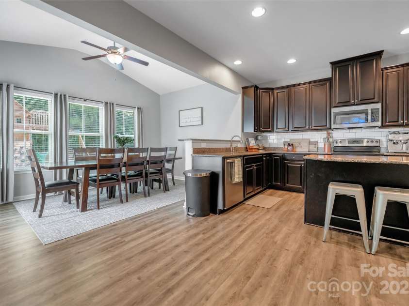 725 Rosegate Drive, Gastonia, NC 28056.  MLS# CAR4279546, YatesRealty ID 29160. 