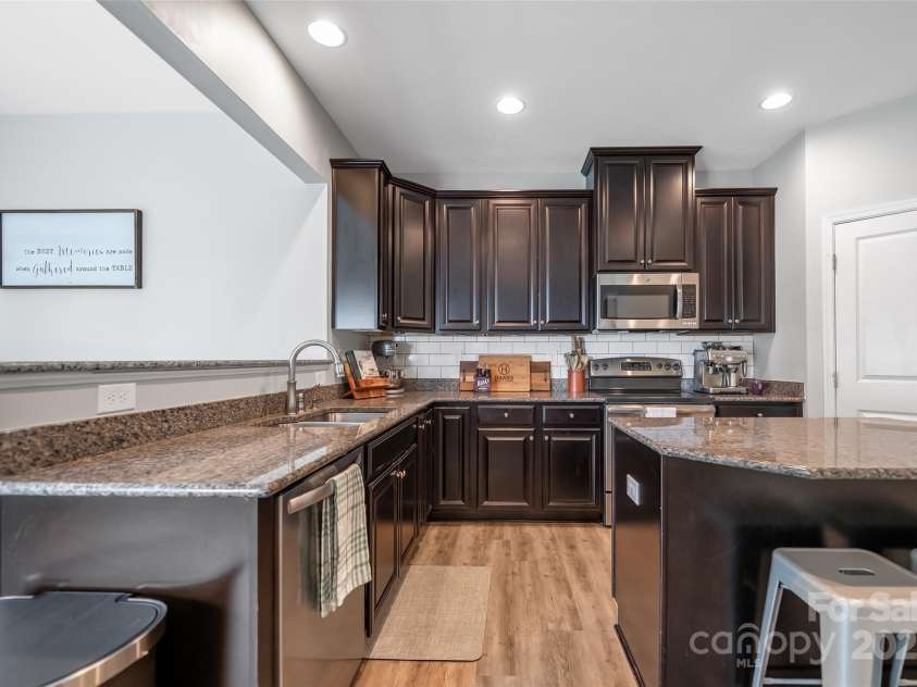 725 Rosegate Drive, Gastonia, NC 28056.  MLS# CAR4279546, YatesRealty ID 29160. 