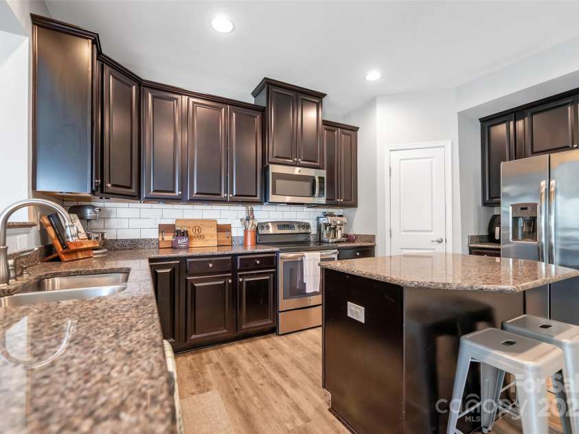 725 Rosegate Drive, Gastonia, NC 28056.  MLS# CAR4279546, YatesRealty ID 29160. 