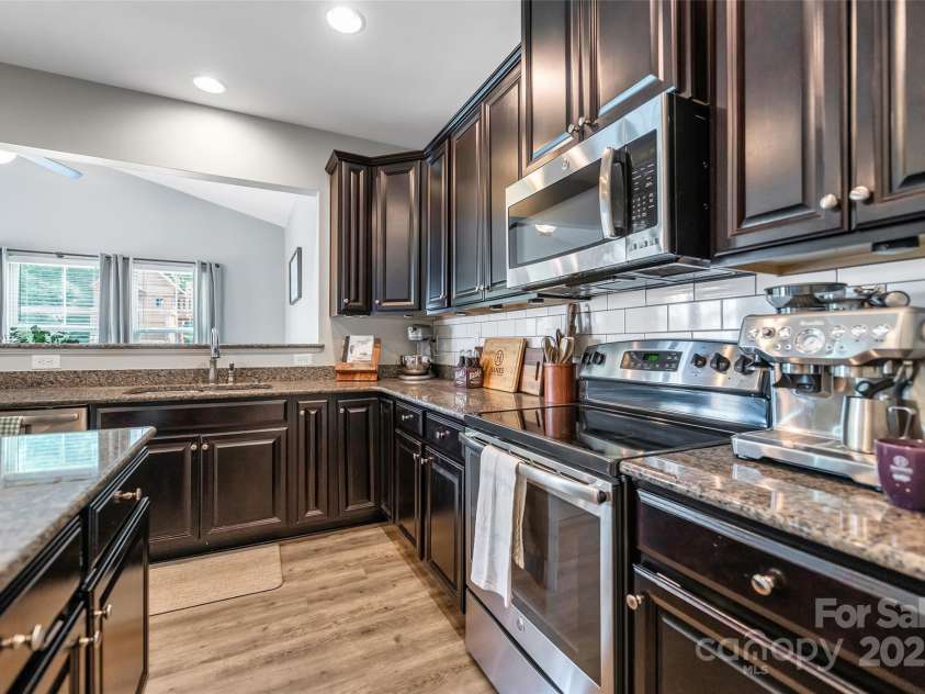 725 Rosegate Drive, Gastonia, NC 28056.  MLS# CAR4279546, YatesRealty ID 29160. 