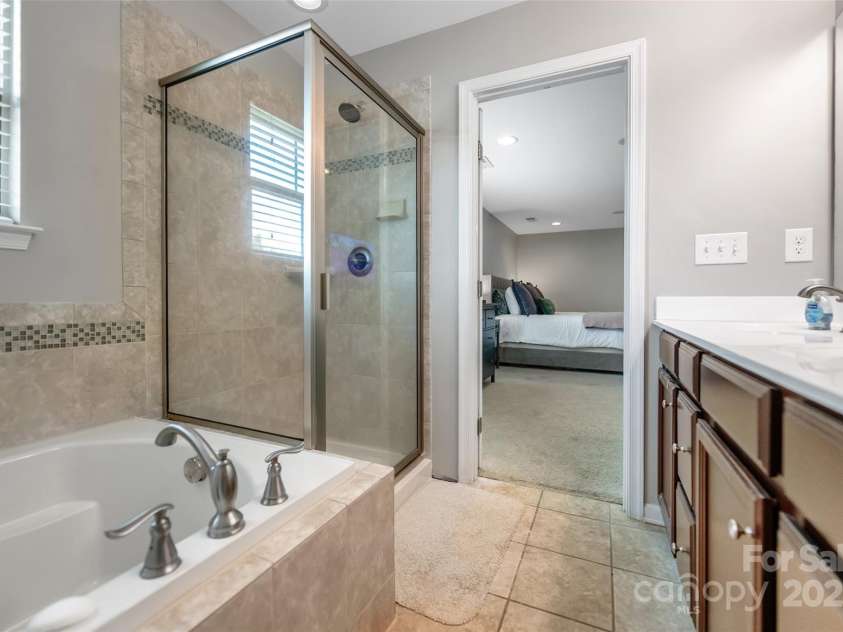 725 Rosegate Drive, Gastonia, NC 28056.  MLS# CAR4279546, YatesRealty ID 29160. 