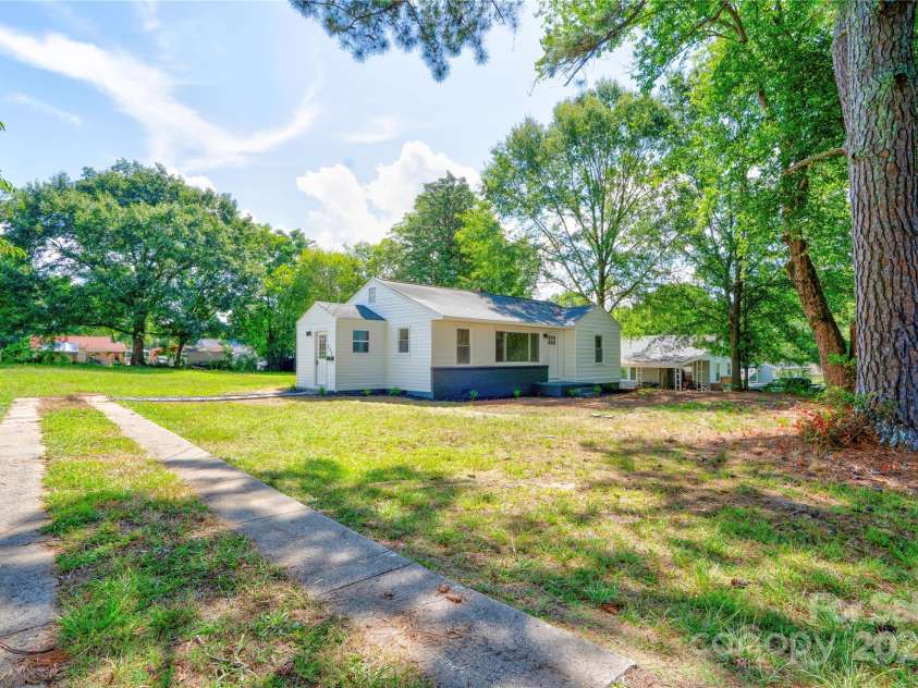 205 Crescent Drive, Bessemer City, NC 28016.  MLS# CAR4282140, YatesRealty ID 29161. 