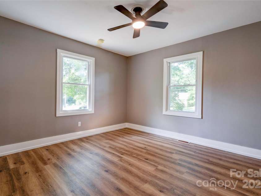 205 Crescent Drive, Bessemer City, NC 28016.  MLS# CAR4282140, YatesRealty ID 29161. 