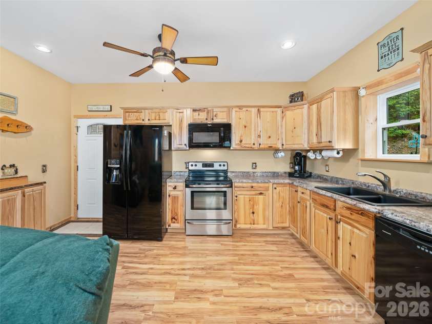 226 Orchard View Trail, Spruce Pine, NC 28777.  MLS# CAR4390125, YatesRealty ID 29162. 