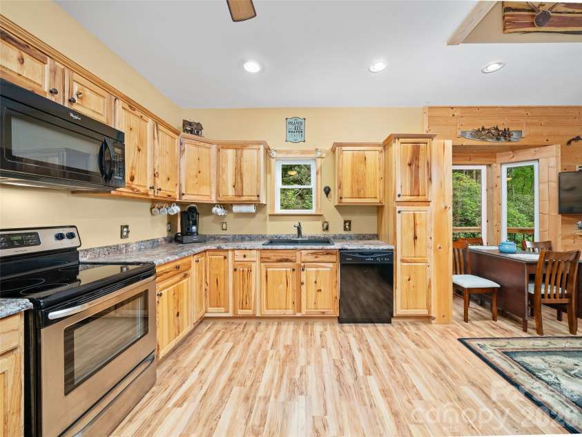 226 Orchard View Trail, Spruce Pine, NC 28777.  MLS# CAR4390125, YatesRealty ID 29162. 