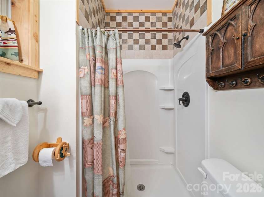 226 Orchard View Trail, Spruce Pine, NC 28777.  MLS# CAR4390125, YatesRealty ID 29162. 