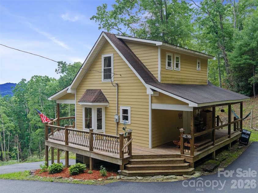 226 Orchard View Trail, Spruce Pine, NC 28777.  MLS# CAR4390125, YatesRealty ID 29162. 