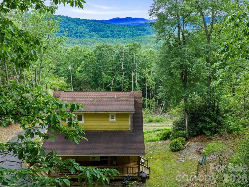 226 Orchard View Trail, Spruce Pine, NC 28777.  MLS# CAR4390125, YatesRealty ID 29162. 